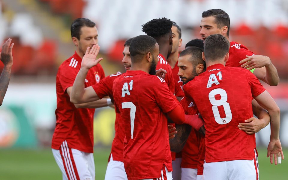 ЦСКА и Славия играят при резултат 3:0 на стадион &bdquo;Българска