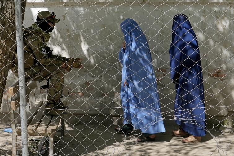 жени бурка талибани Афганистан