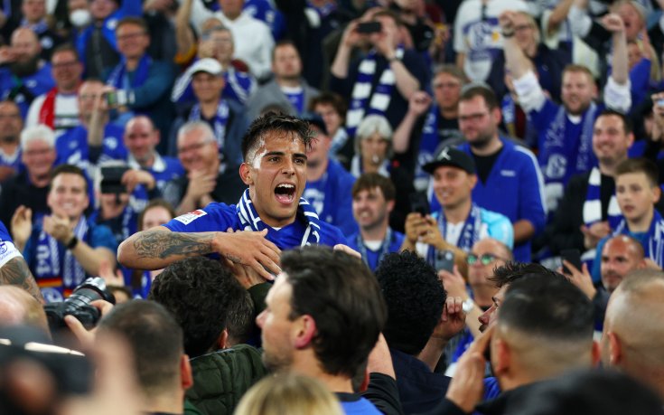 Шалке 04 се завърна в Бундеслигата след феноменален обрат от 0:2