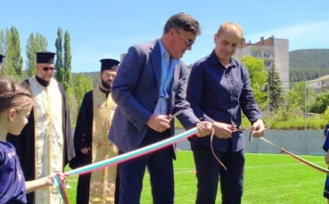Борислав Михайлов откри футболен терен в Кюстендил
