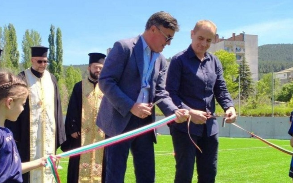 Борислав Михайлов откри футболен терен в Кюстендил