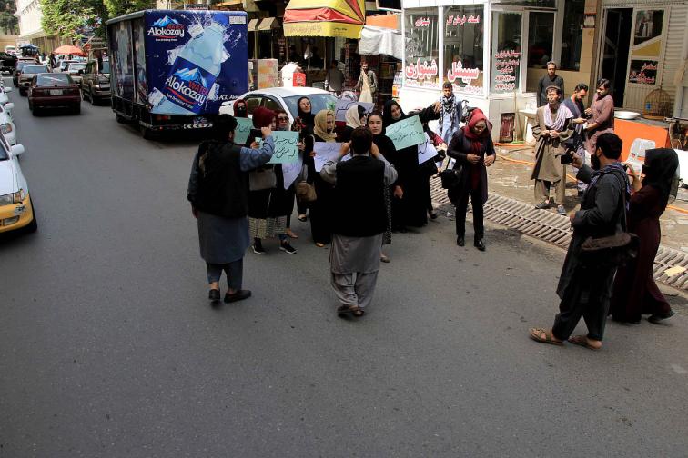 Кабул бурки талибани протест