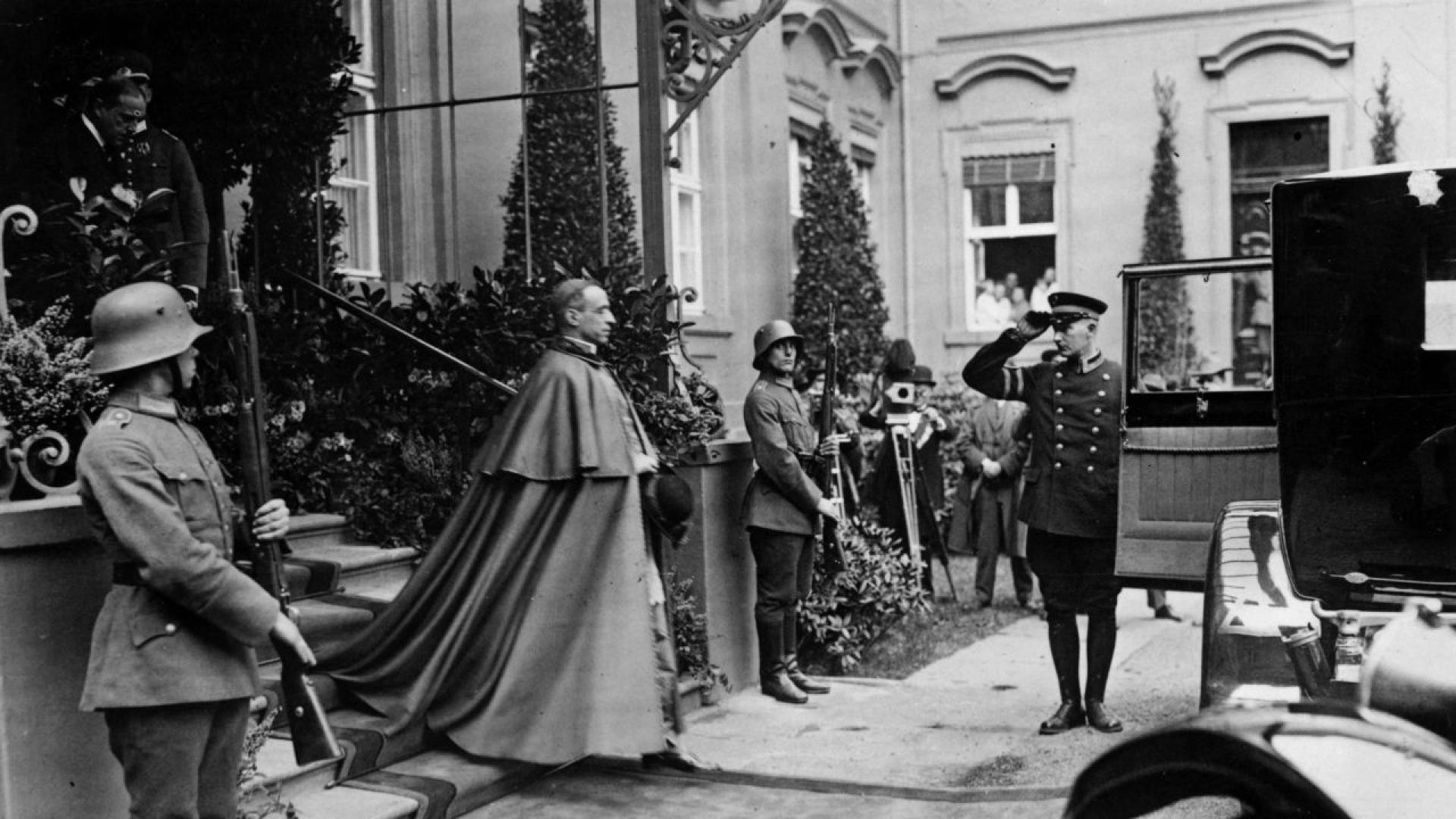 Известният комедиен филм с Джери Луис в който той играе клоун по