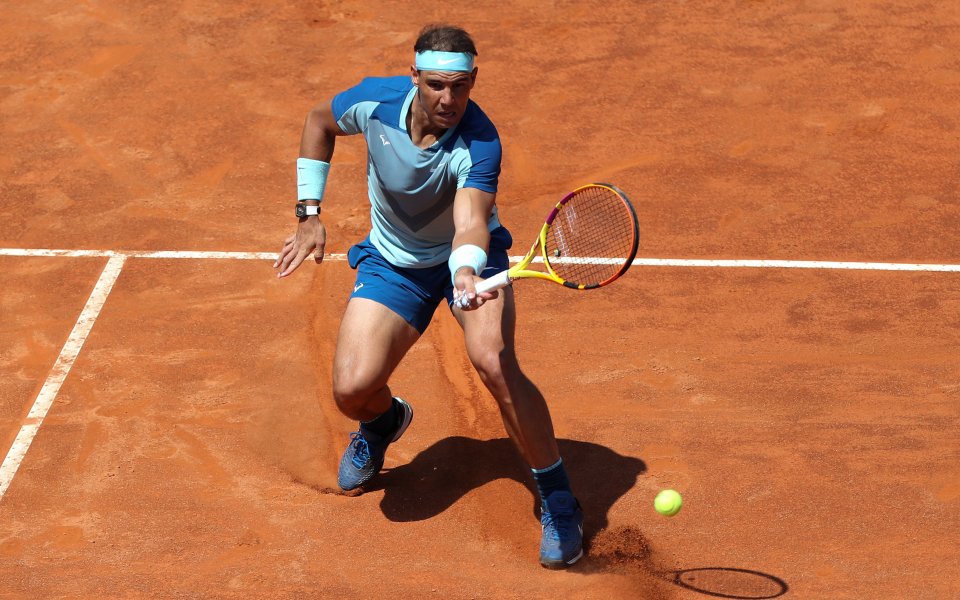 Испанецът Рафаел Надал направи успешен старт на защитата на титлата