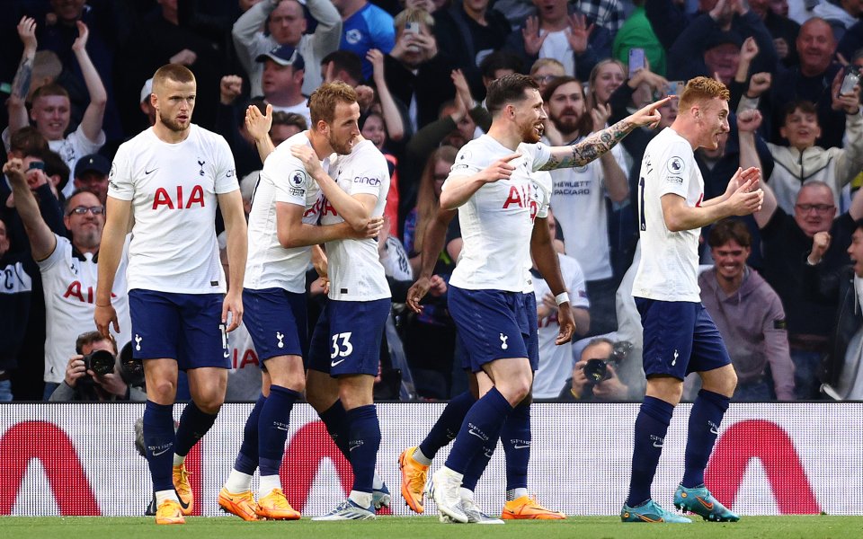 Тотнъм и Арсенал играят при резултат 3:0 в директна битка