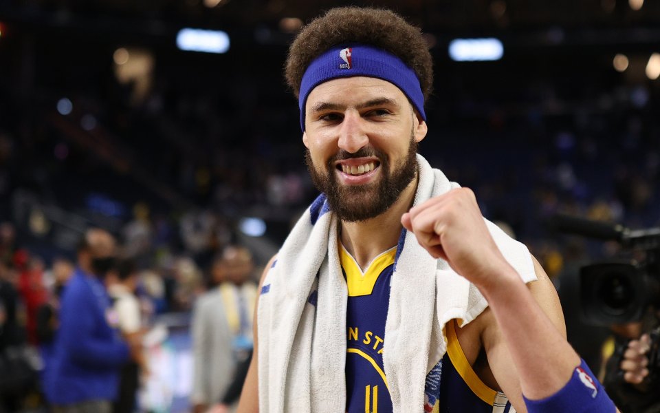 Клей Томпсън отбеляза 30 точки и Стеф Къри завърши с