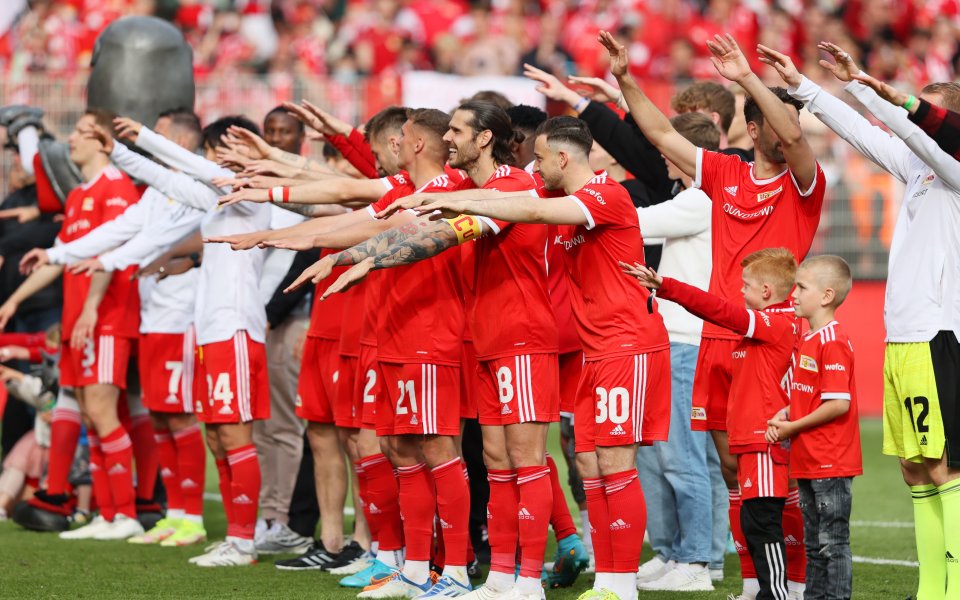 Вратарят на Байер Леверкузен Ленарт Грил ще продължи кариерата си