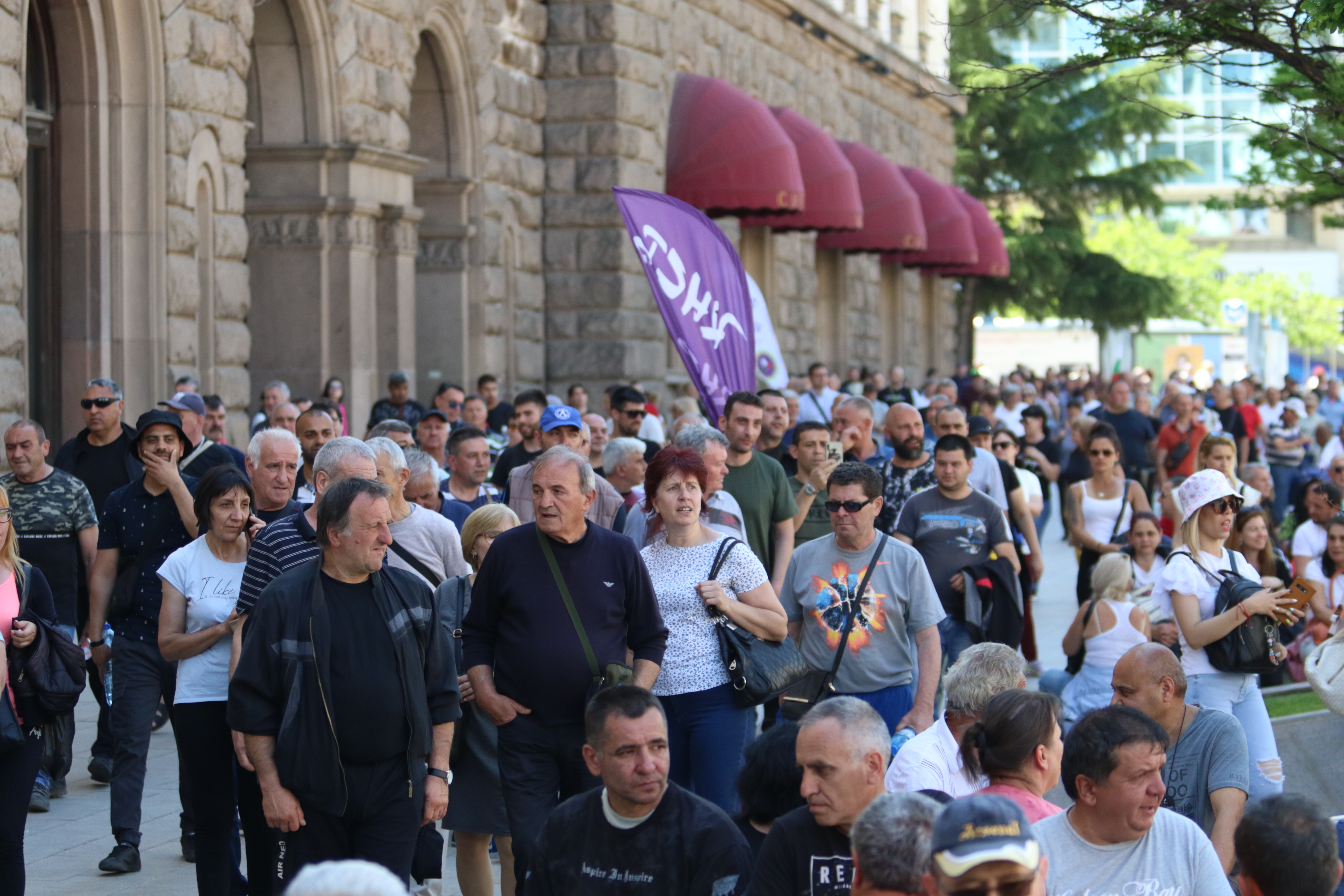 Работници от затворената ТЕЦ "Марица 3" в Димитровград са в София, за да протестират с искане за незабавно отваряне на централата