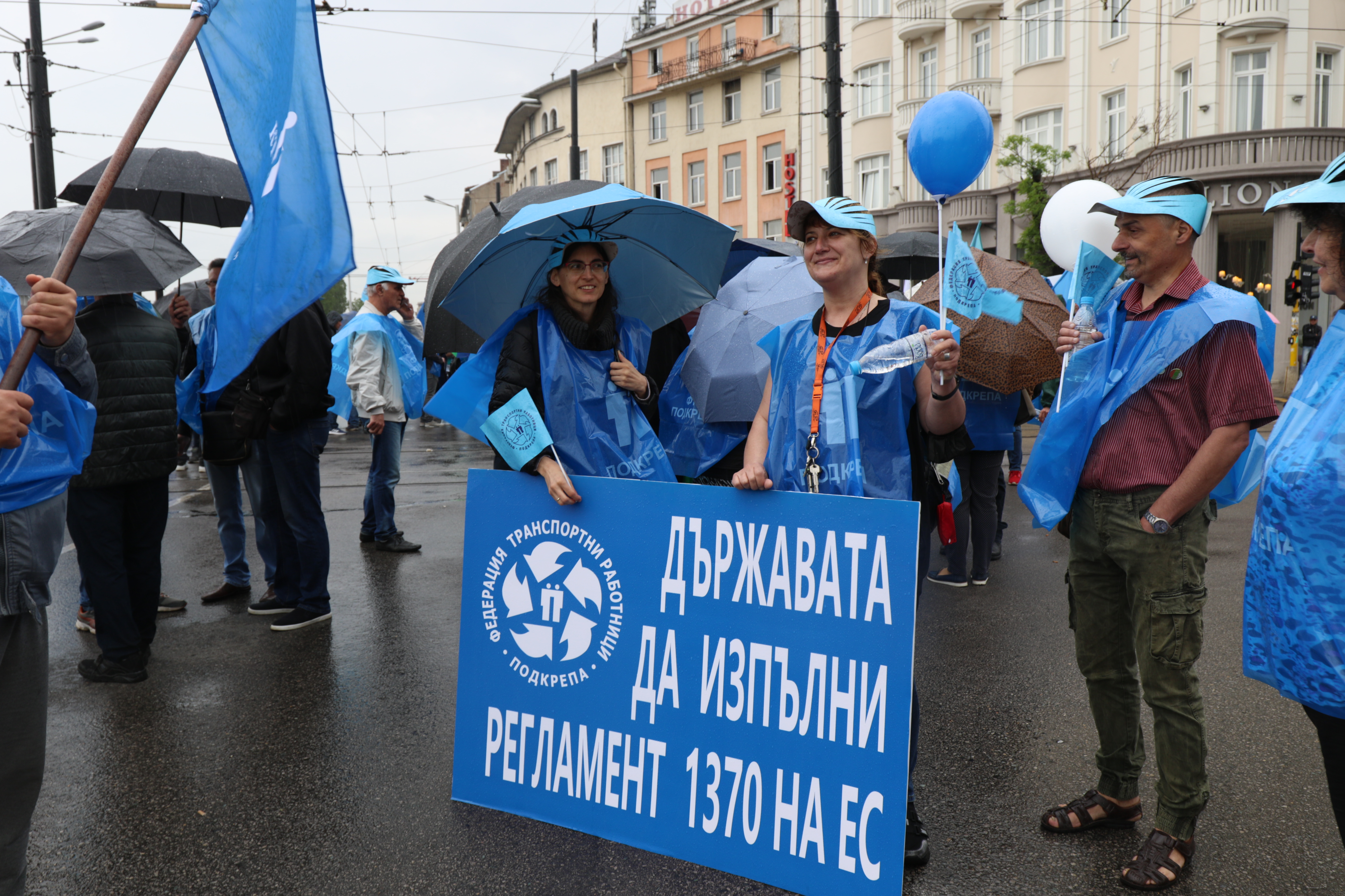 <p>Представители на транспортния сектор протестират в София.</p>