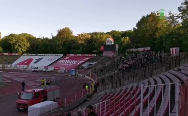 Бултрасите аплодират своите любимци след равенството срещу ЦСКА