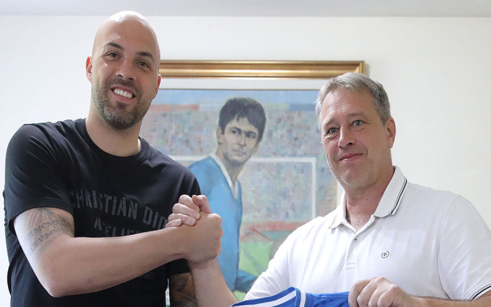 Капитанът на Левски Николай Михайлов продължи договора си с клуба