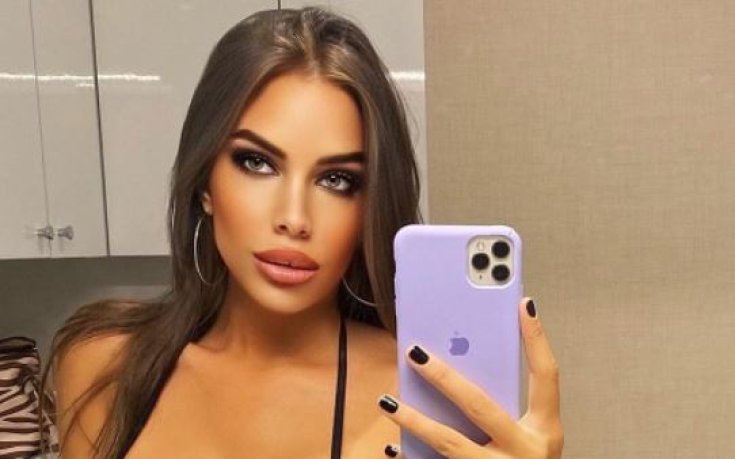 Разкрепостена брюнетка сияе след раздялата с тенисист