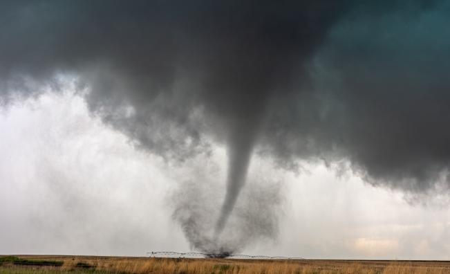 Торнадо „широко миля“ причинява масово унищожение в Оклахома (СНИМКИ)