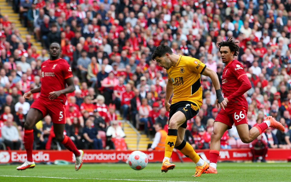 Отборите на Ливърпул и Уулвърхемптън играят при в сблъсък от