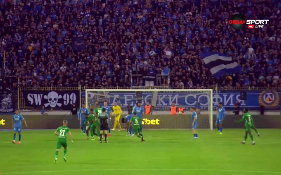 В 28-ата минута разградчани поведоха, възползвайки се от статично положение.