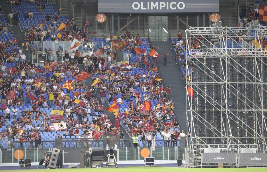 Фенове на Рома на Олимпико1