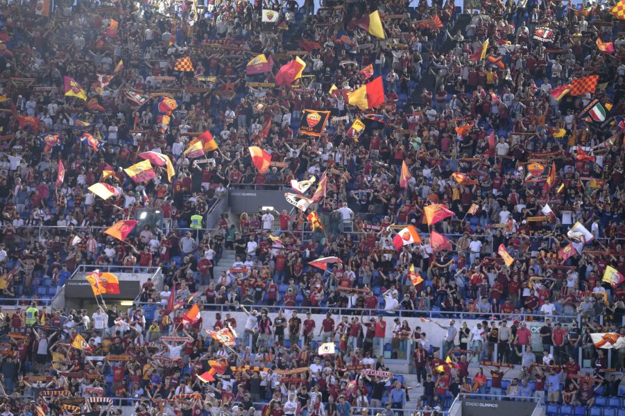 Фенове на Рома на Олимпико1