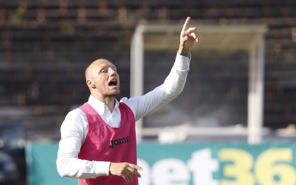 Наставникът на юношите на Славия Иван Иванов говори след края