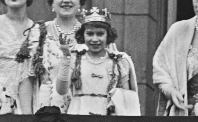 Бижутата на младата кралица Елизабет II (ВИДЕО)