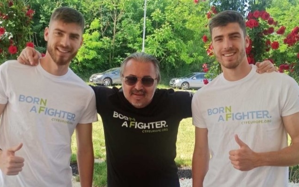 Футболистите и треньорският щаб на България подкрепиха инициативата “Born a