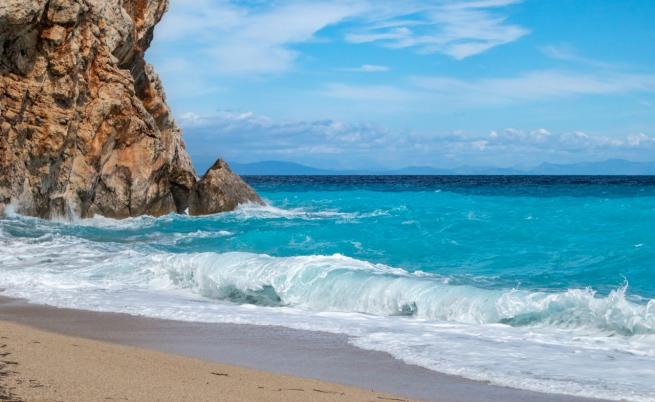 Морето изхвърли два пакета с кокаин край остров Скиатос