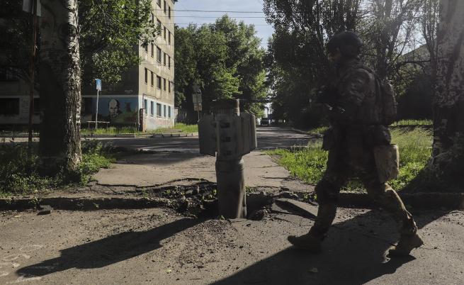 Гайдай: Северодонецк е поделен наполовина между руските и украинските войски