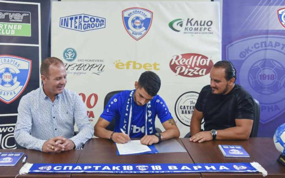 Младият централен защитник Тихомир Димитров се завръща в Лудогорец. 22-годишният