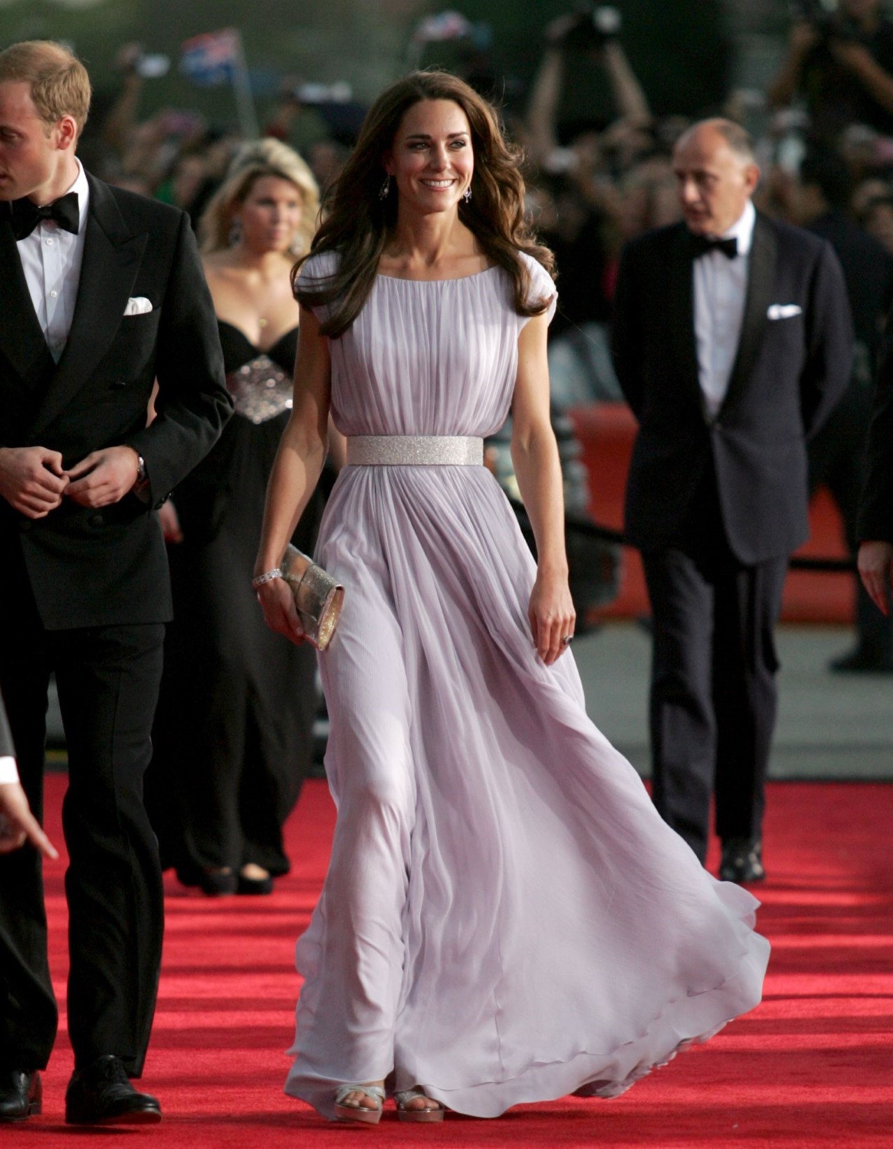 <p>Юли 2011, Кейт Мидълтън, носеща рокля на &quot;Alexander McQueen&quot;</p>