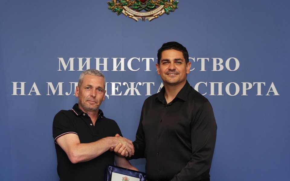 Министърът на младежта и спорта Радостин Василев се срещна с