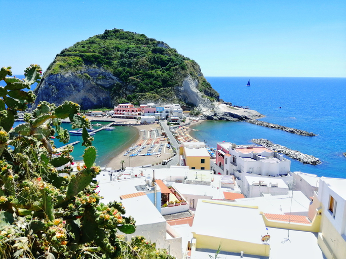 <p>13. Sant&quot; Angelo, Ischia Island, Италия</p>