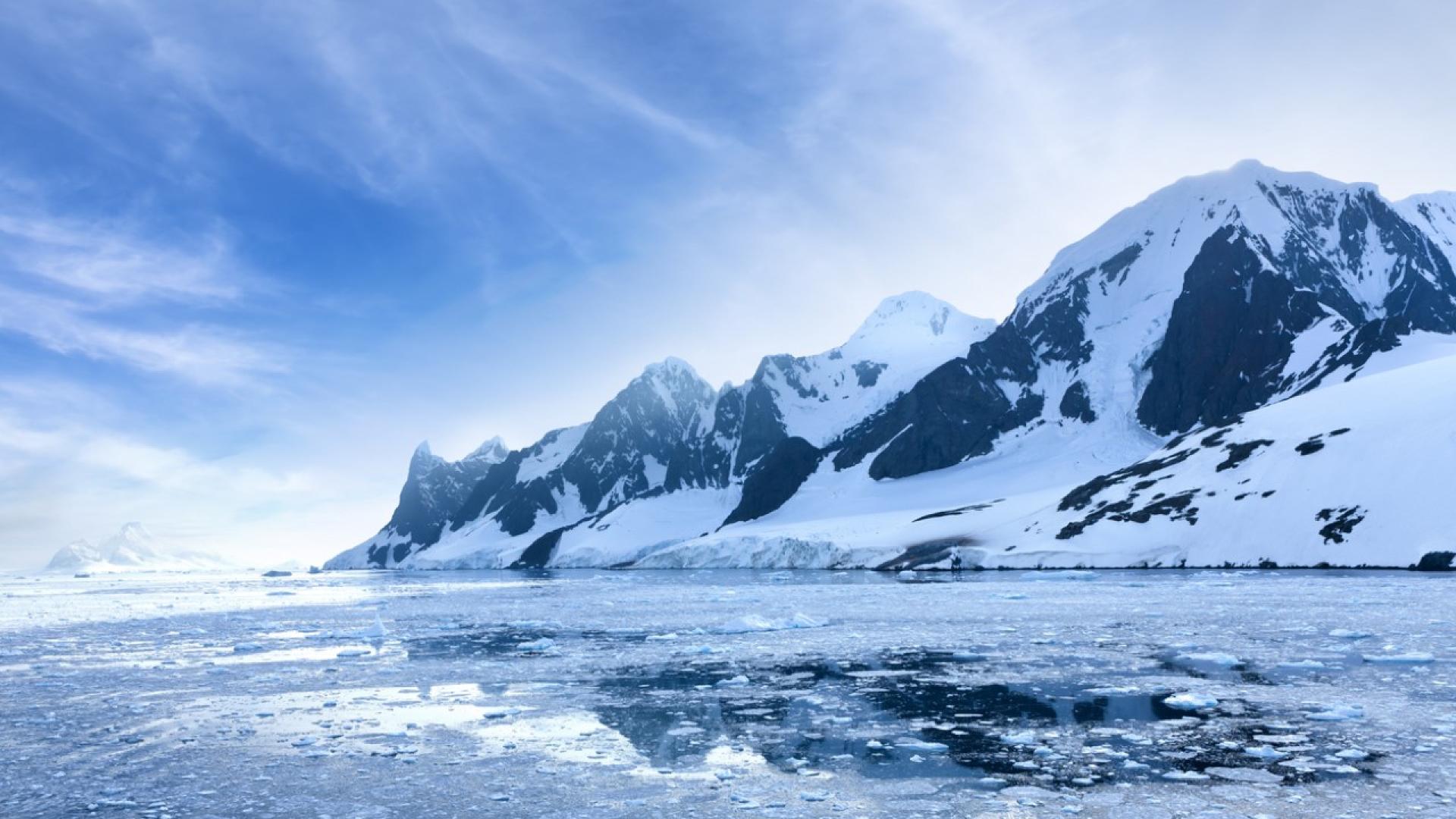 Група изследователи в Антарктида откриха мистериозни радиосигнали идващи изпод леда