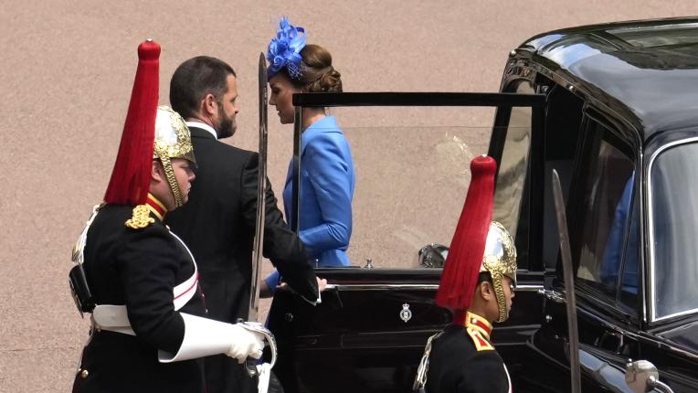  Кейт Мидълтън очарова в синьо за Ордена на жартиерата 