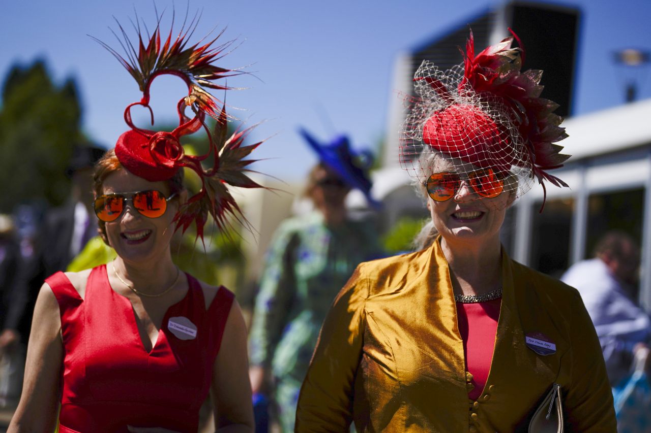 <p>Най-впечатляващите шапки от ден 1 на конните надбягвания Royal Ascot</p>