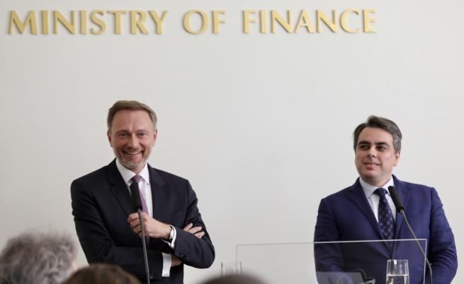 Линднер: Впечатляващо е постигнатото от България за финансовата стабилност
