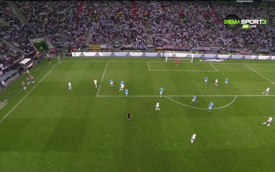 В 51-ата минута Бундестимът увеличи преднината си. Томас Мюлер се