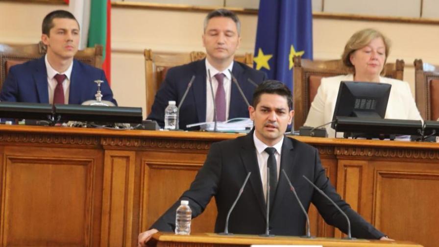 Радостин Василев: Не мога да предпочета моя лидер пред българския народ