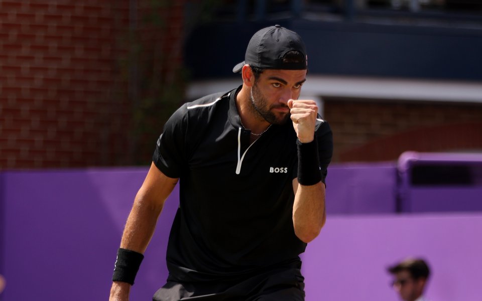 Защитаващият титлата си Матео Беретини се класира за полуфиналите на