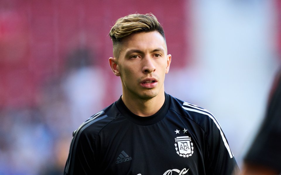 Отборът на Арсенал иска да привлече защитника на Аякс Лисандро