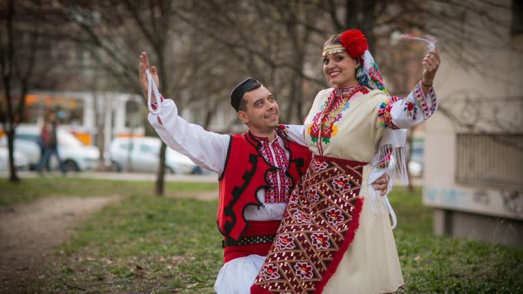  Сплотени, положителни и доста влюбени: огромните спечелили в предаването „ Един за различен “ 