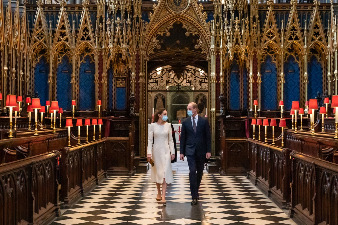 <p>Принц Уилям, херцог на Кеймбридж и Катрин, херцогиня на Кеймбридж, по време на посещение в центъра за ваксинация COVID-19 в Уестминстърското абатство на 23 март 2021 г. в Лондон, Англия</p>
