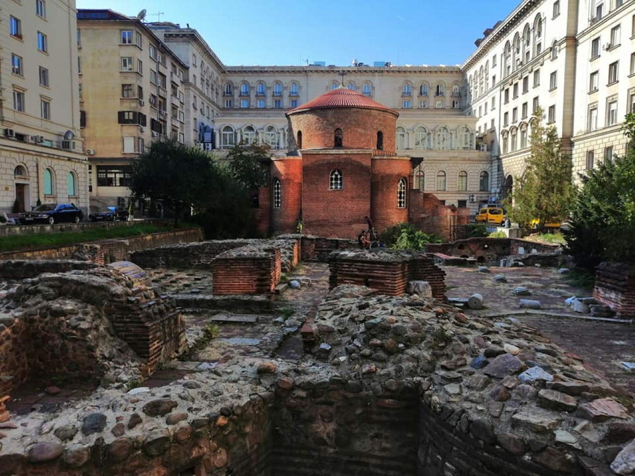 <p>София е интересен град, който крие в себе си велика история, а на много места в столицата ни могат да се открият останки от антична Сердика</p>