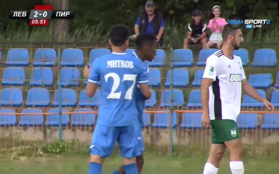 В 6-ата минута Левски удвои преднината си. Филип Кръстев продължи