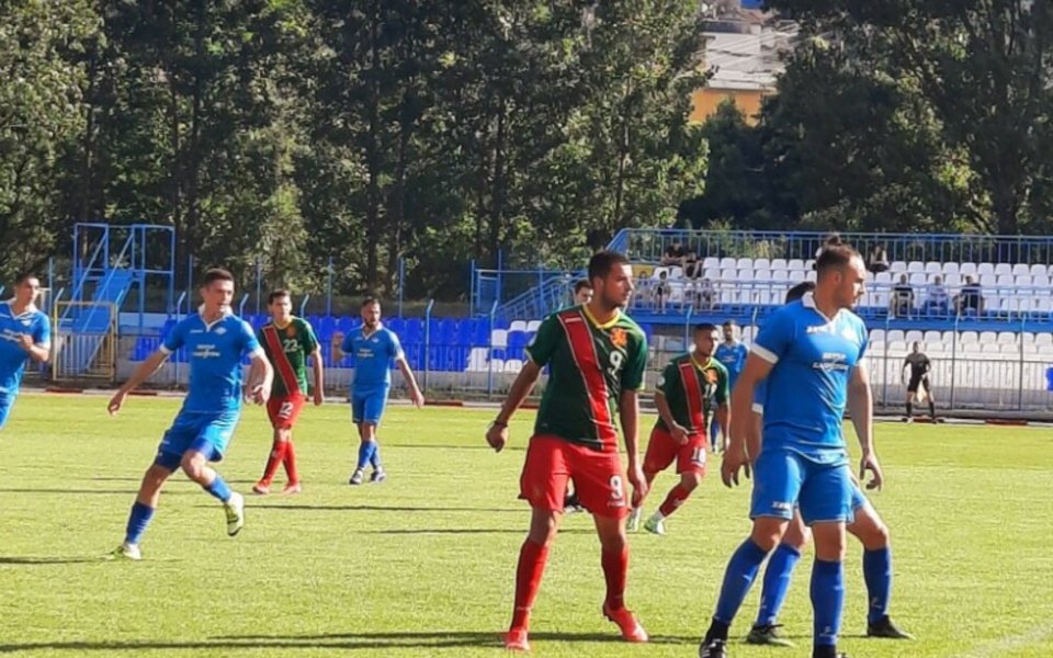 Спортист Своге спечели с 2:1 срещу отбор, съставен от футболистите