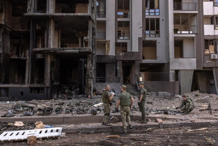 Ракетен удар по жилищна сграда в Киев