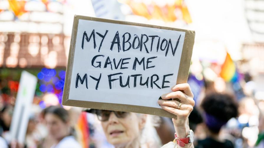 Хаос в САЩ след решението за абортите: Какви са реакциите?