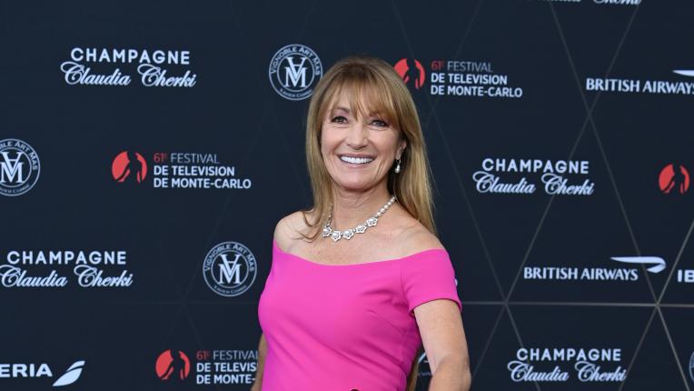 Джейн Сиймур е елегантна в розово за откриването на Телевизионния фестивал в Монте Карло