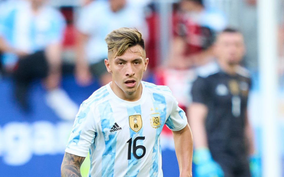 Отборът на Манчестър Юнайтед продължава да се бори с Арсенал