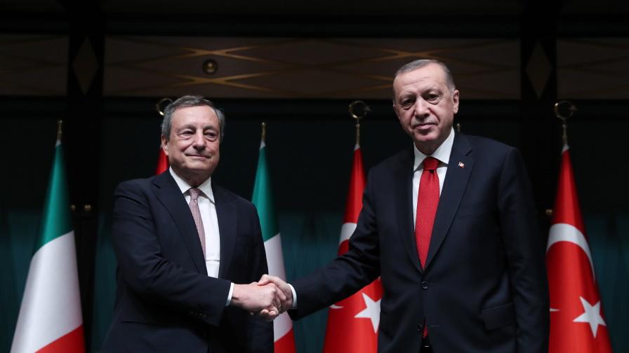Турция и Италия задълбочават сътрудничеството в отбраната