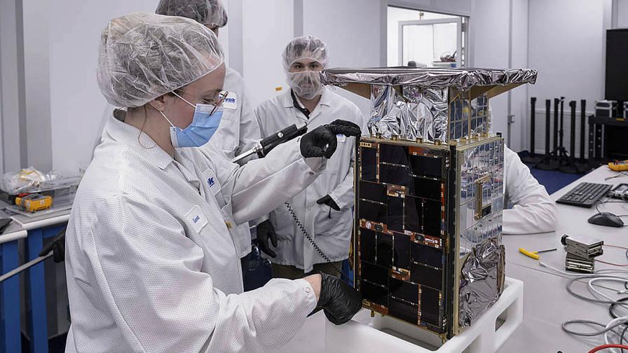 Спътникът с размери на микровълнова печка ще е първият космически апарат, който тества овалната орбита, в която НАСА иска да позиционира станцията Гейтуей
