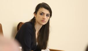 <p>"Политиката е най-силният наркотик": Лена Бориславова намекна, че няма да присъства в листите на ПП</p>